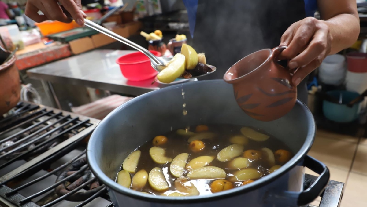 ¿Cuánto cuesta preparar el ponche navideño en Puebla? | Melanie Torres