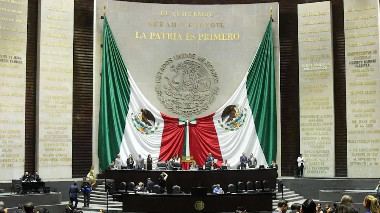 Diputados continúan en sesión maratónica para discutir la Ley de Aguas