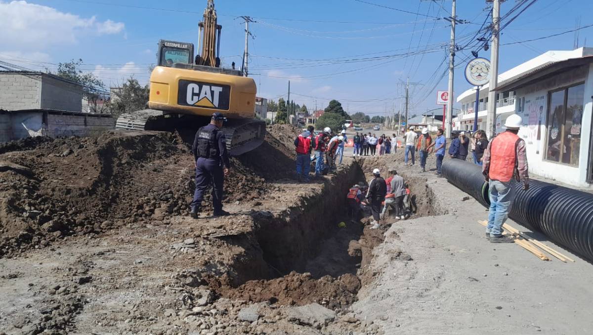 Diversos trabajadores realizaban una obra, sin embargo, la misma presentó un derrumbe en  GEO Villas de San Francisco Tlalcilalcalpan. Especial