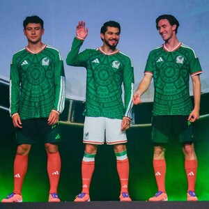 La marca Adidas tuvo que pagar un monto al Instituto Nacional de Antropologia e Historia para usar el Calendario Azteca en la jersey de la seleccón mexicana