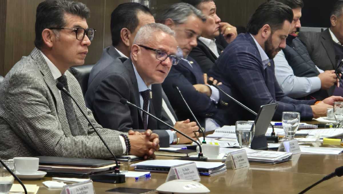 Óscar Flores estima que la reforma al ISSEMyM se retome en 2026 antes de una crisis. Foto: (Claudia Hidalgo)