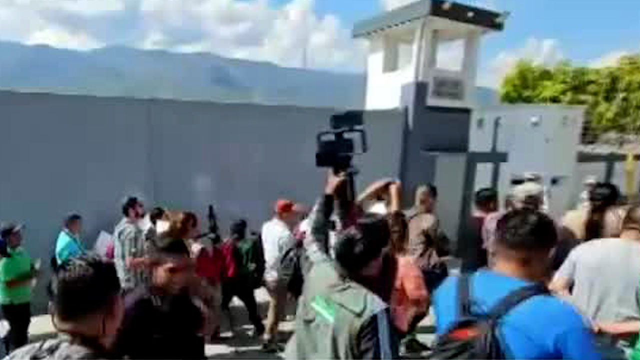 Periodistas exigen sanciones tras agresión a reportera frente a la GN en Chilpancingo