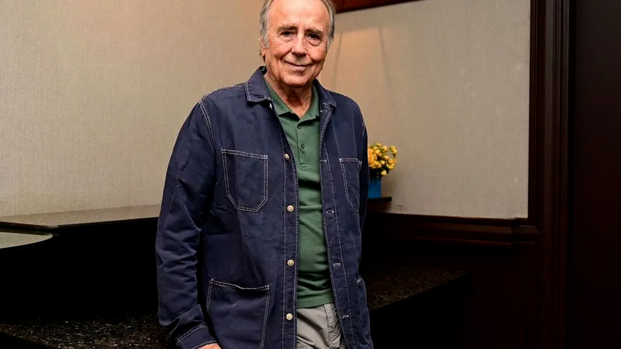 Serrat reflexiona sobre el exilio y el talento en su visita a la FIL Guadalajara