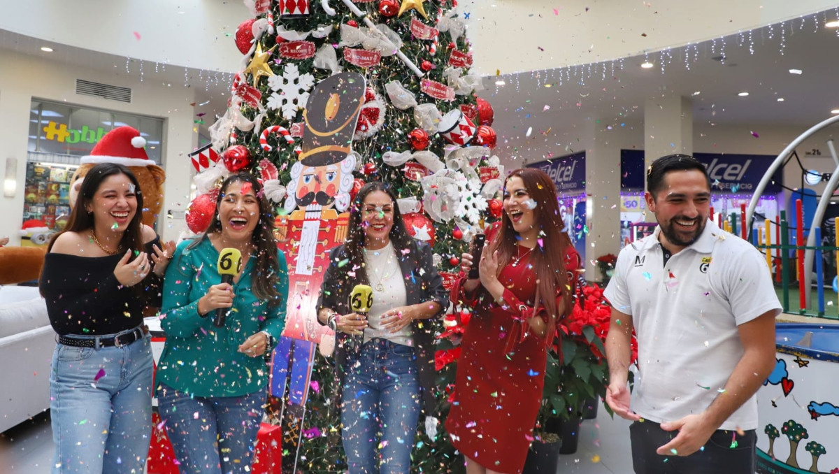 Canal 6 en Puebla brilla con el encendido de árbol de Plaza San Diego | Melanie Torres