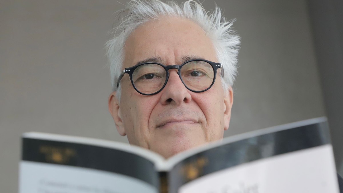 'Y uno se cree', el libro de Jordi Soler que rinde homenaje al proceso creativo de Joan Manuel Serrat