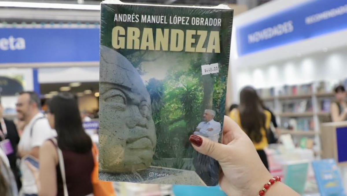Andrés Manuel López Obrador se apoya en Roger Bartra para escribir 'Grandeza'