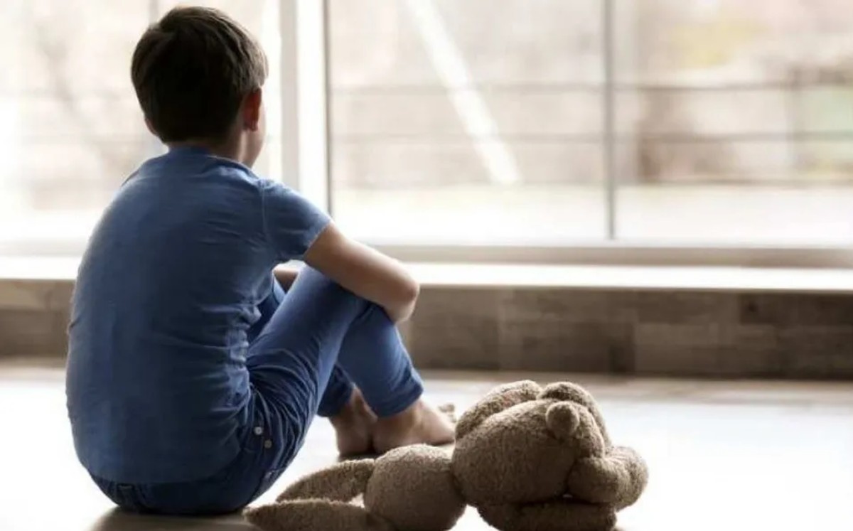 En la mayoría de los casos los menores asegurar que los dejan solos en casa. | Freepik