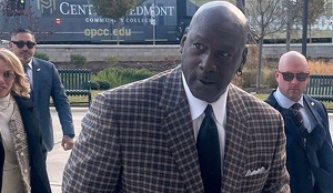 Michael Jordan se presentó ante el tribunal en el juicio contra NASCAR y declaró que su intención es impulsar a la competencia y las relaciones de los equipos