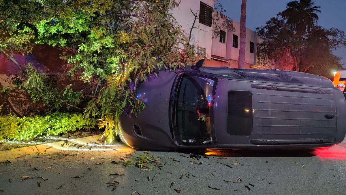 La mujer fue revisada por elementos de Protección Civil de Monterrey y de la Cruz Roja Metropolitana. Agustín Martínez