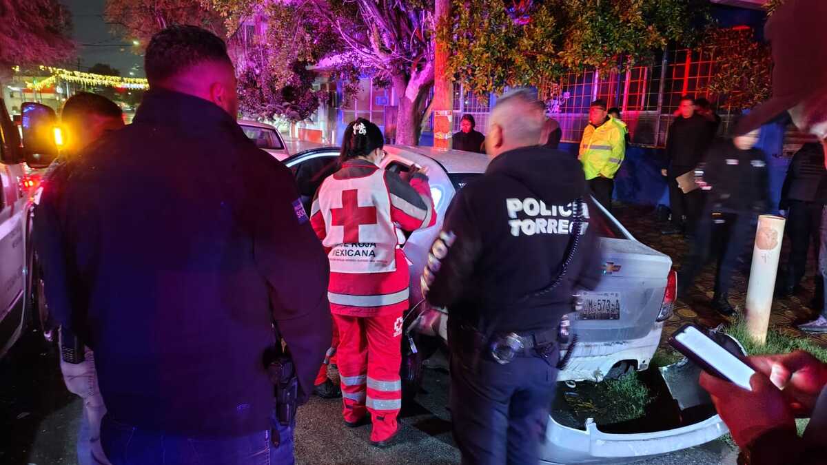 El accidente ocurrió la madrugada del sábado en el cruce de Degollado y Escobedo.| Especial