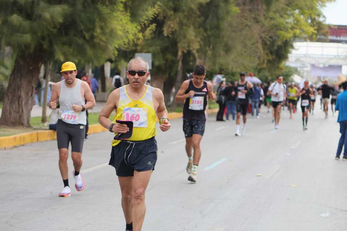 En los años anteriores, los entrenamientos han reunido a corredores recreativos, quienes buscan mejorar marcas personales.| Verónica Rivera