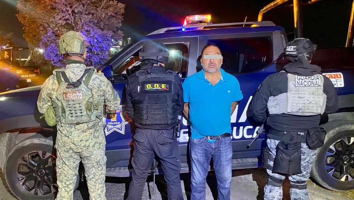 Un auto modificado como patrulla fue asegurado en la colonia Azteca; su conductor, Rubén 'N', quedó detenido. Especial