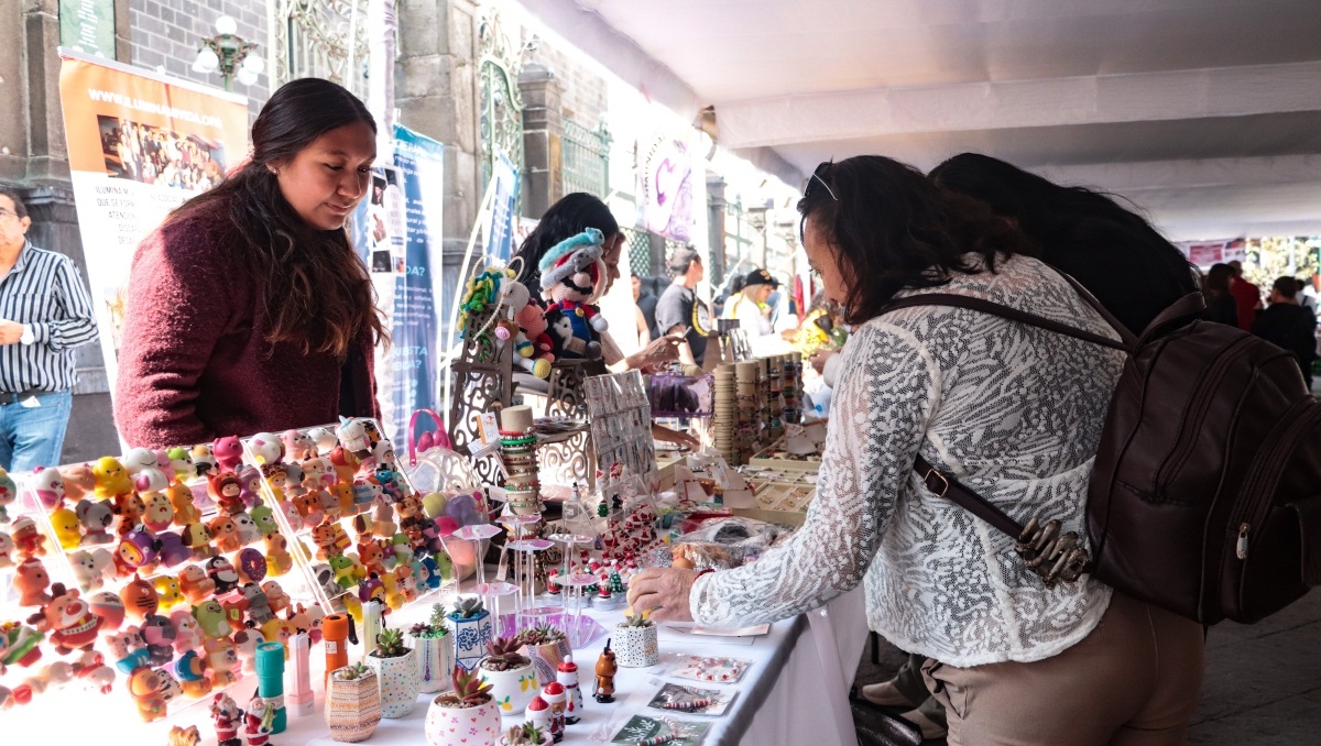 Bazar navideño Puebla 2025 impulsa creatividad y economía | EsImagen