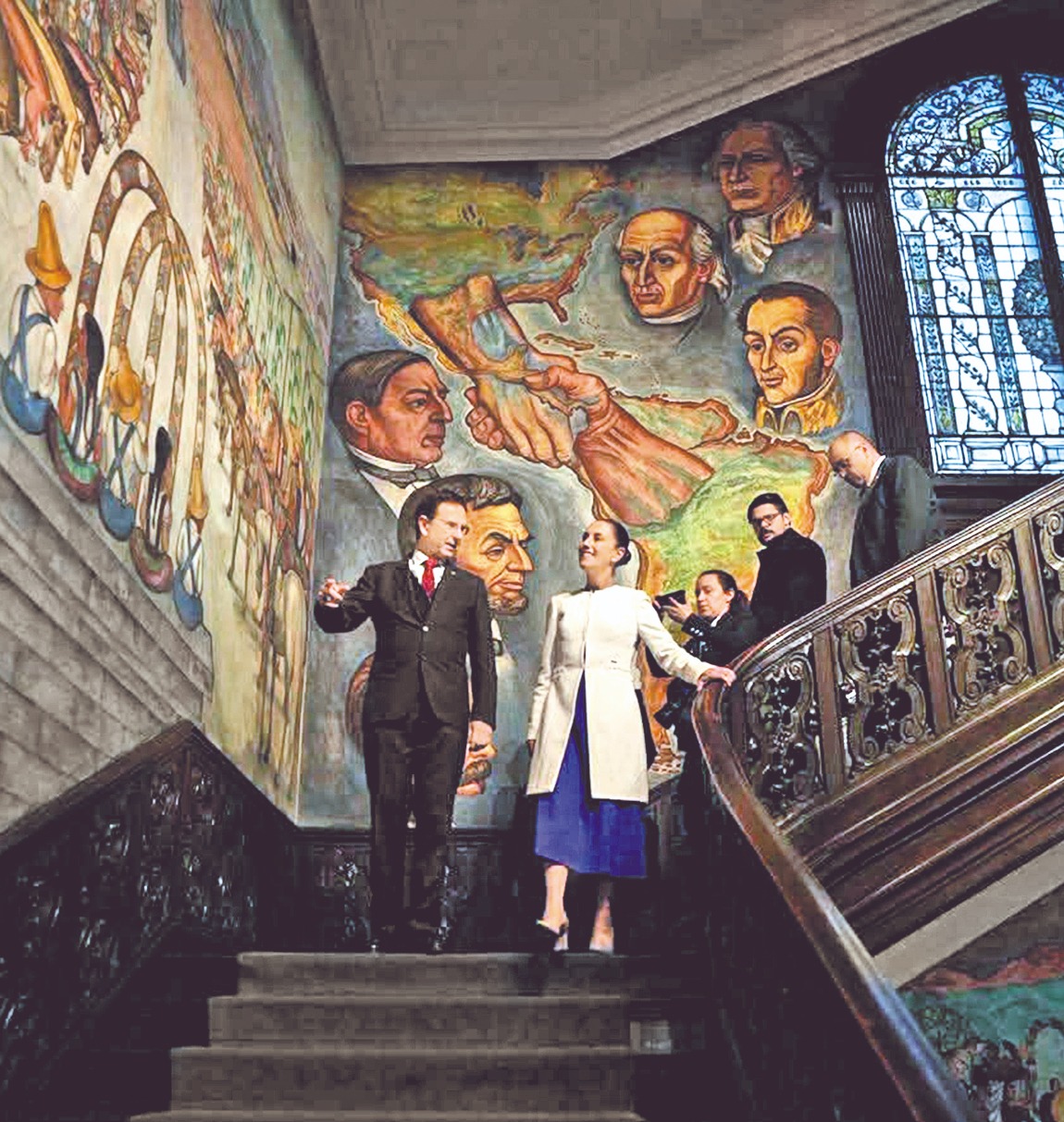 Con el embajador Esteban Moctezuma. ESPECIAL