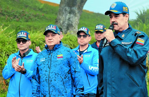 Diosdado Cabello y Maduro, siempre con porte fanfarrón. Reuters
