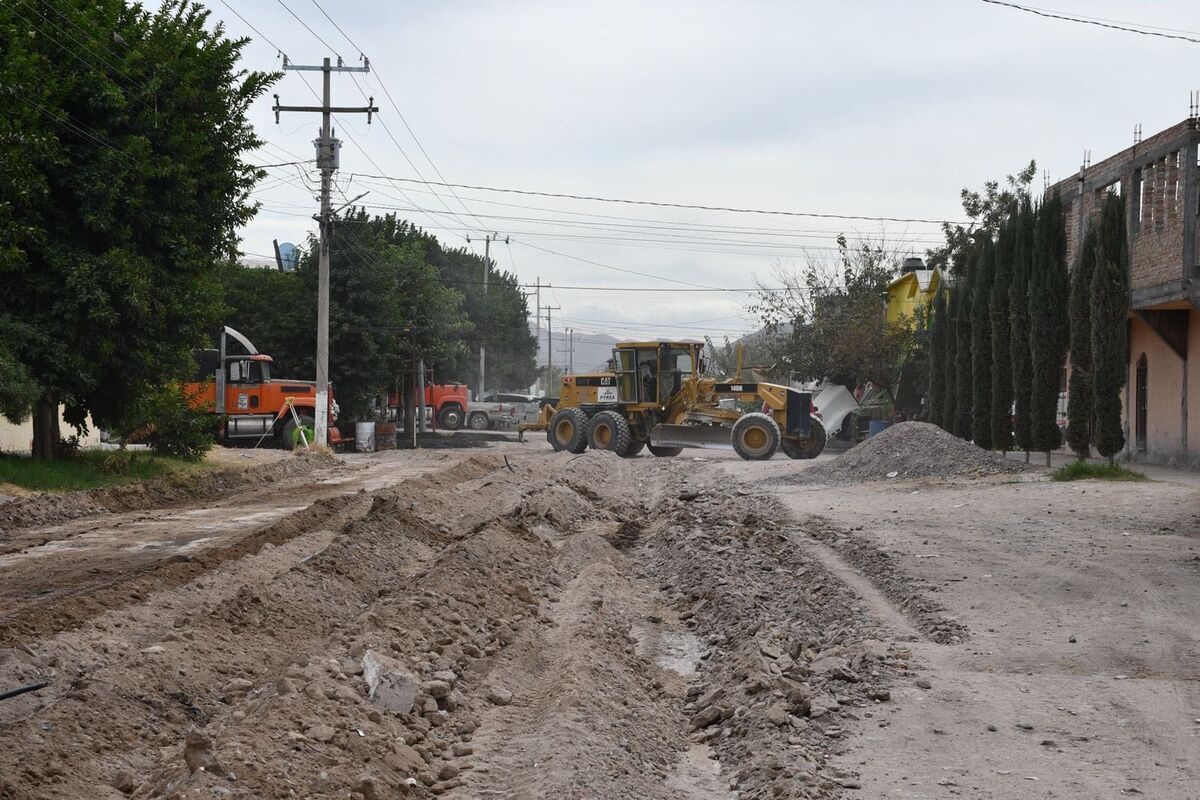 En Lerdo, supervisan obras de pavimentación. (Luis Alatorre)