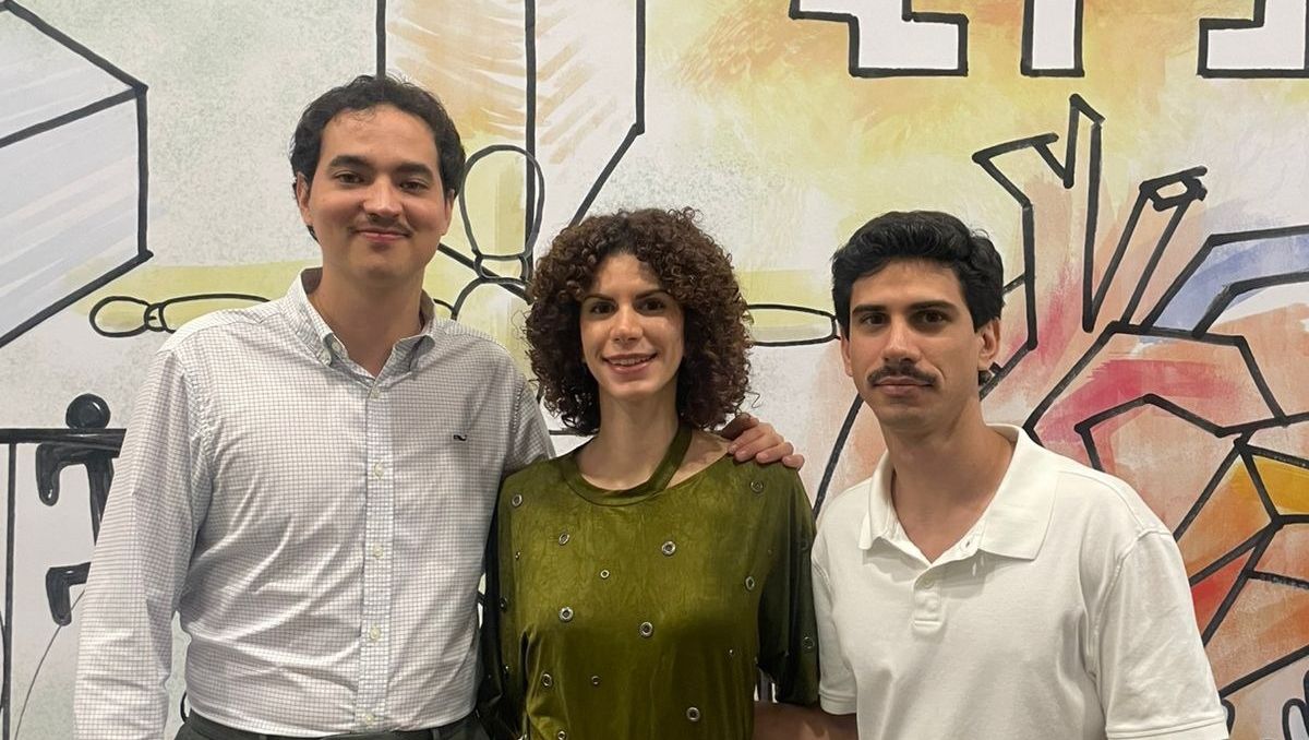 Los jóvenes poetas comparten sus textos. Especial