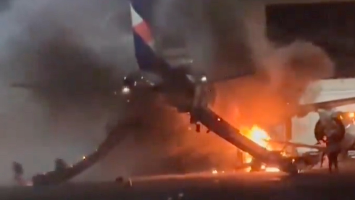 Pánico en aeropuerto: Incendio deriva en la inmediata evacuación de más de 160 pasajeros; así fue el momento exacto | VIDEO
