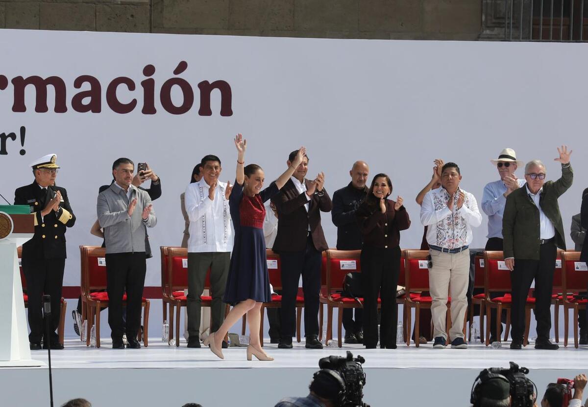 La presidenta Claudia Sheinbaum en el Zócalo de la Ciudad de México