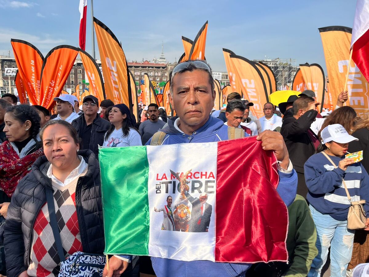 "En mis tiempos no sabíamos lo que significaba la palabra beca", dice simpatizante de la 4T en el Zócalo