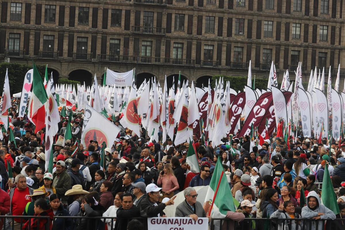 Simpatizantes de la 4T se reúnen en el Zócalo de CdMx | Jesús Quintanar
