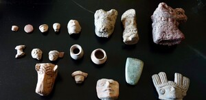 Presentan rasgos estilísticos de las culturas mexica, teotihuacana y zapoteca, y fueron elaborados entre los años 500 a.d.e y 1521 d.n.e.