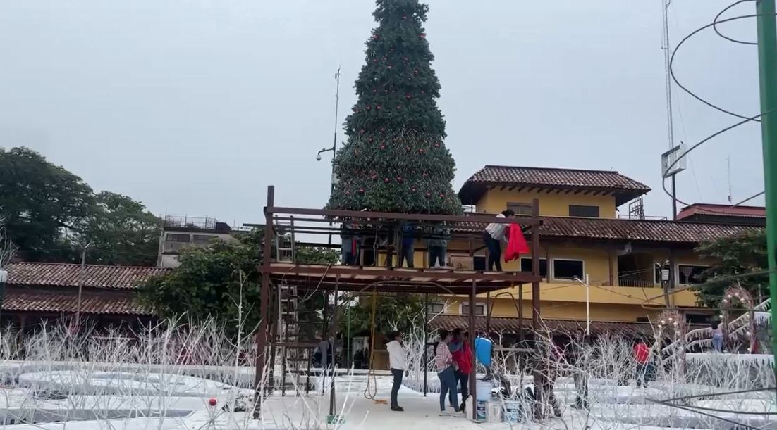Villa Navideña y del árbol de navidad en Huejutla. (Wendy Salazar)