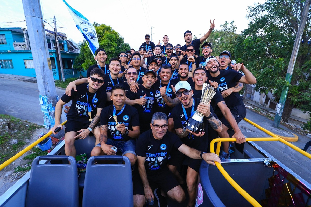Celebración de la Jaiba Brava campeón del Apertura 2025 en Tampico