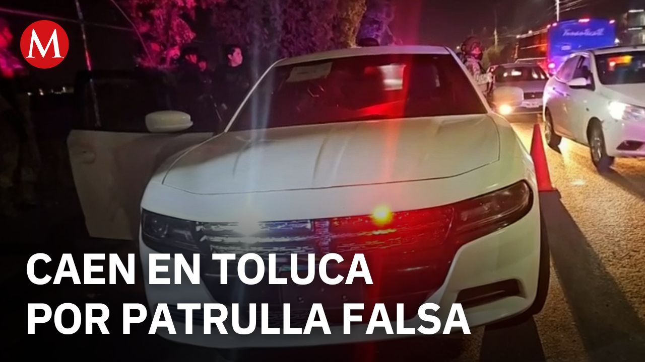 Detienen en Toluca a hombre que circulaba en un auto disfrazado de patrulla