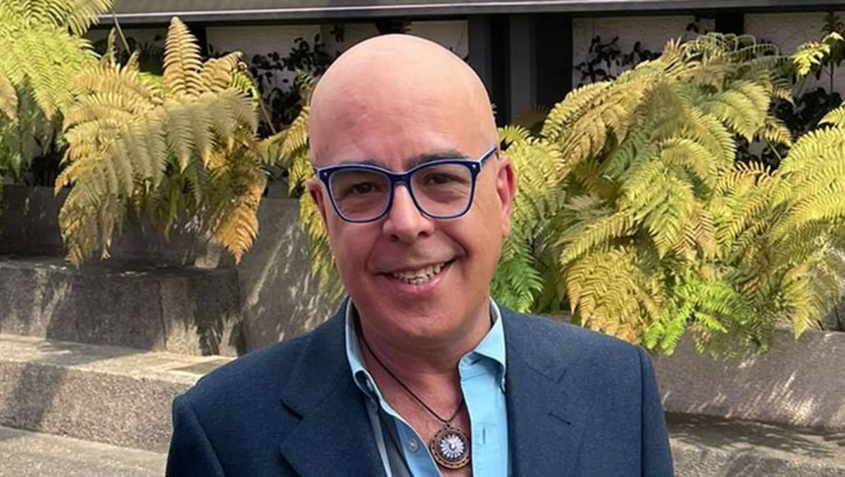 Querido productor mexicano debe MILLONES de pesos tras sobrevivir a una bacteria carnívora; todavía requiere otra cirugía