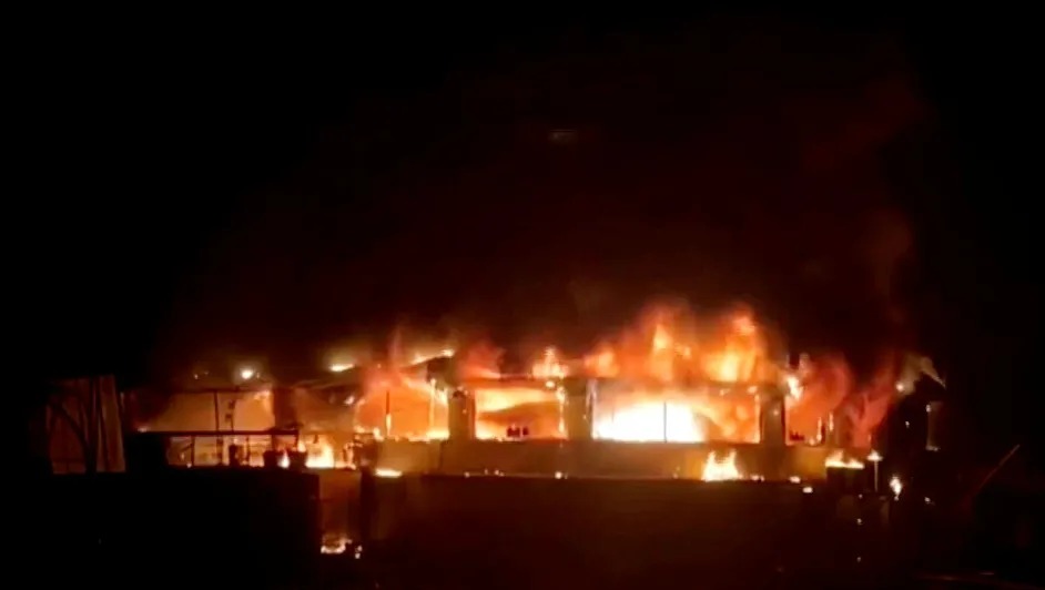 Incendio en club vacacional de India deja 25 muertos y 6 heridos