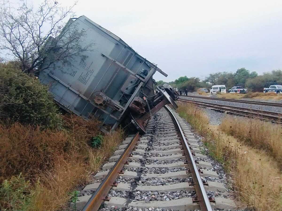 Nueve góndolas cargadas con sorgo se descarrilaron en la comunidad de Bojay, Atitalaquia.