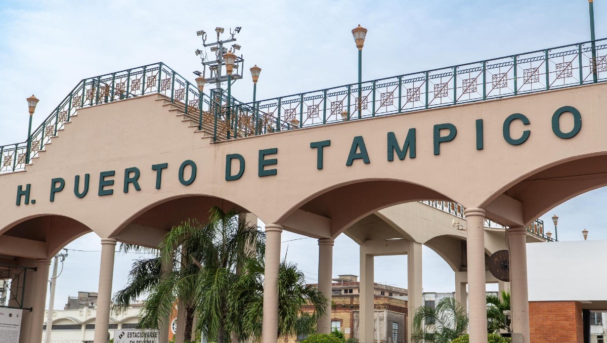 Puente peatonal del Puerto de Tampico.