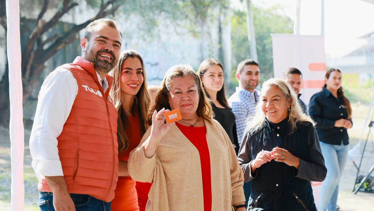Gerardo Quirino, alcalde de Tlajomulco, entrega obras en la zona de Valle Dorado (Cortesía)