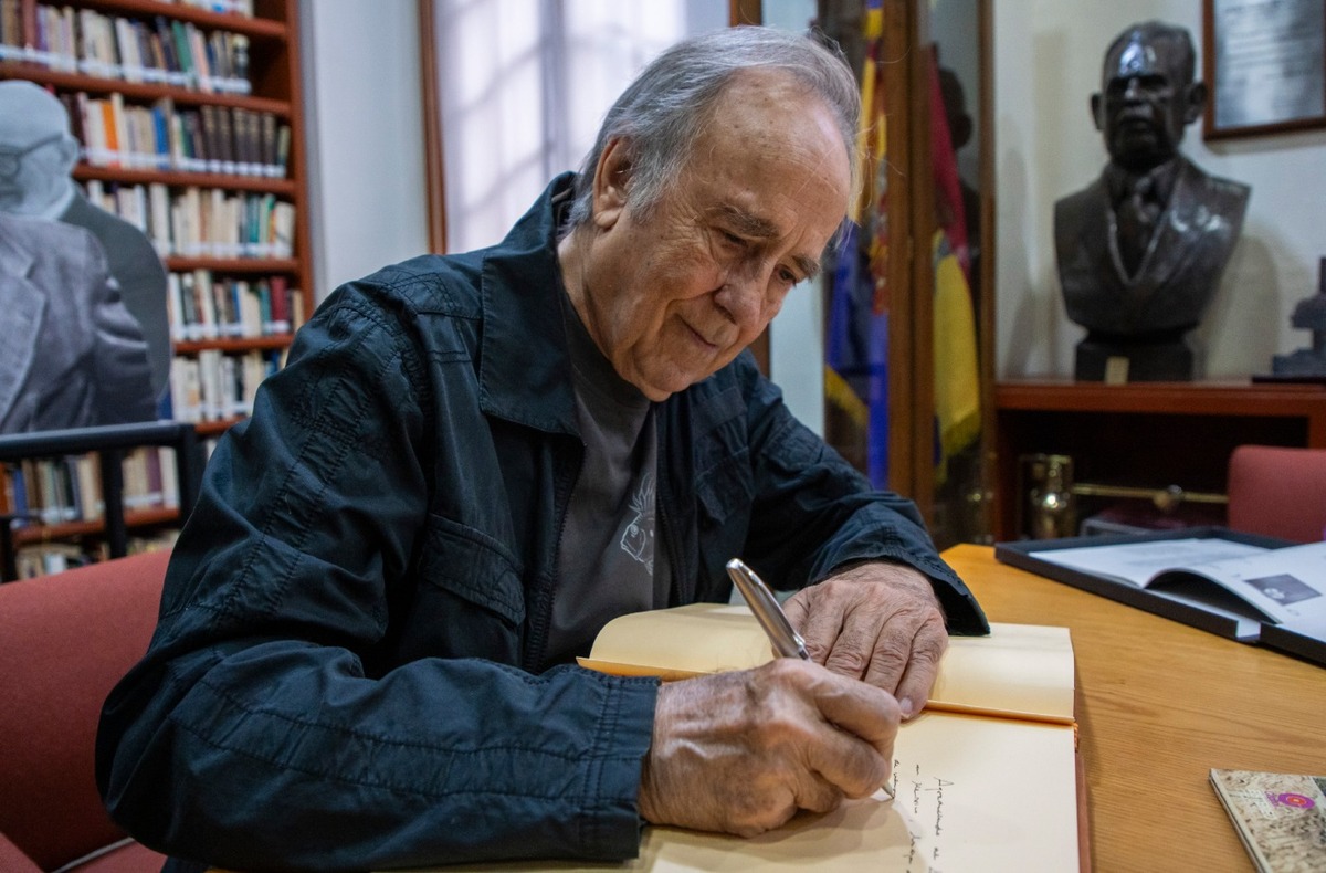 Joan Manuel Serrat: “Que el México de los libros le gane al México de las armas y la violencia”