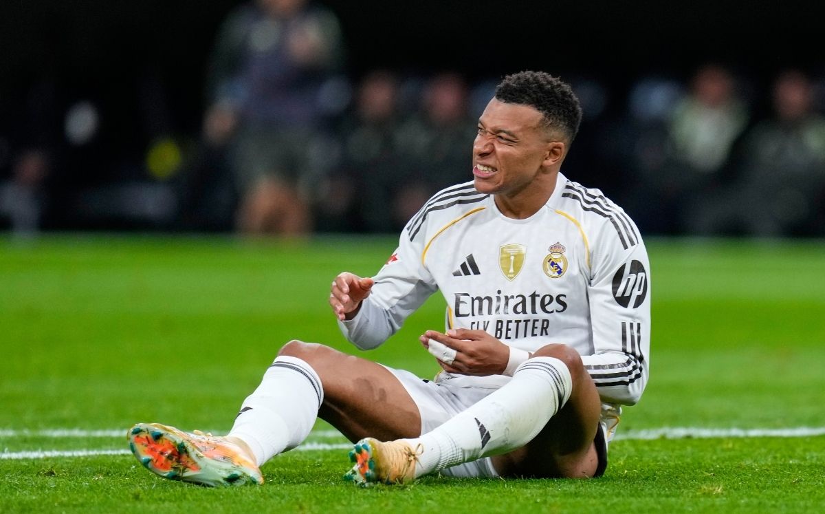 Kylian Mbappé sufrió una rotura en el dedo anular izquierdo (AP)