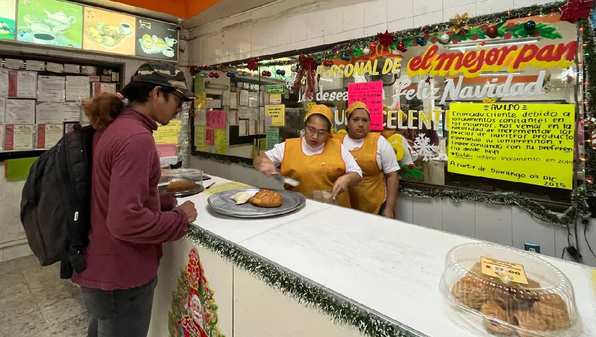 Las panaderías instalaron avisos sobre el incremento al pan en Tampico. (Yazmín Sánchez)