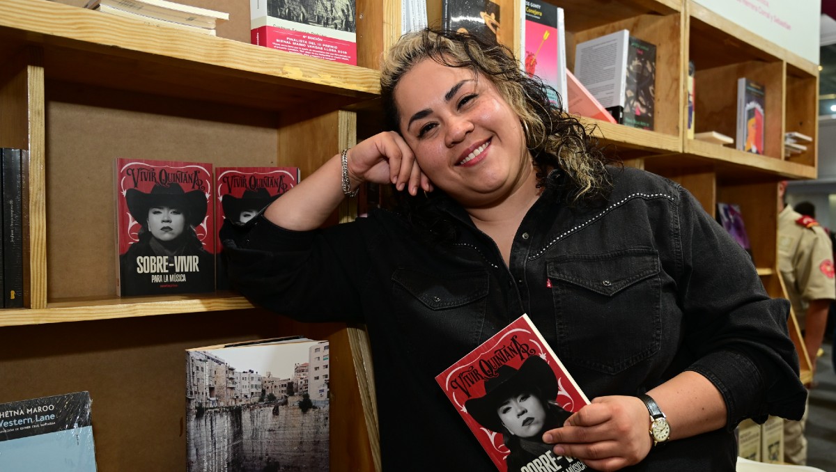 La cantautora presenta su primer libro, bajo el respaldo de Sexto Piso | Foto: Sandra Bautista