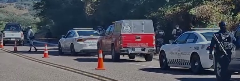 Elementos de la Guardia Nacional División Caminos acudieron para confirmar que se trataba de restos humanos