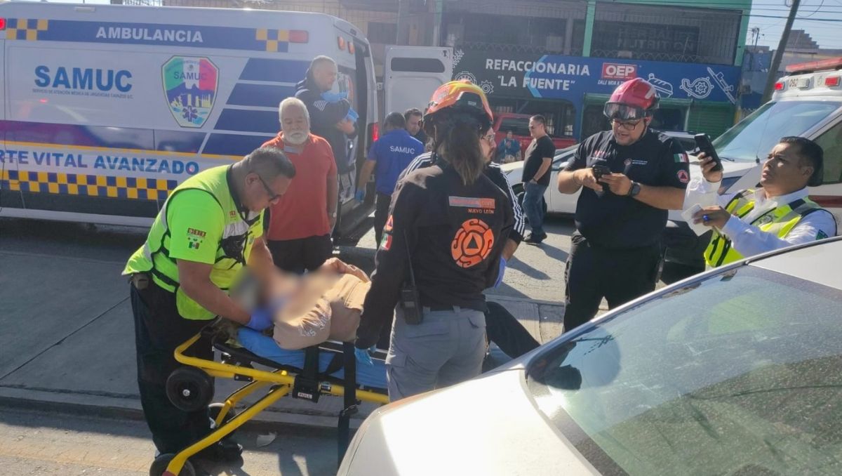 Elementos de PCNL y personal de Cruz Roja acudieron al lugar del percance. | Especial