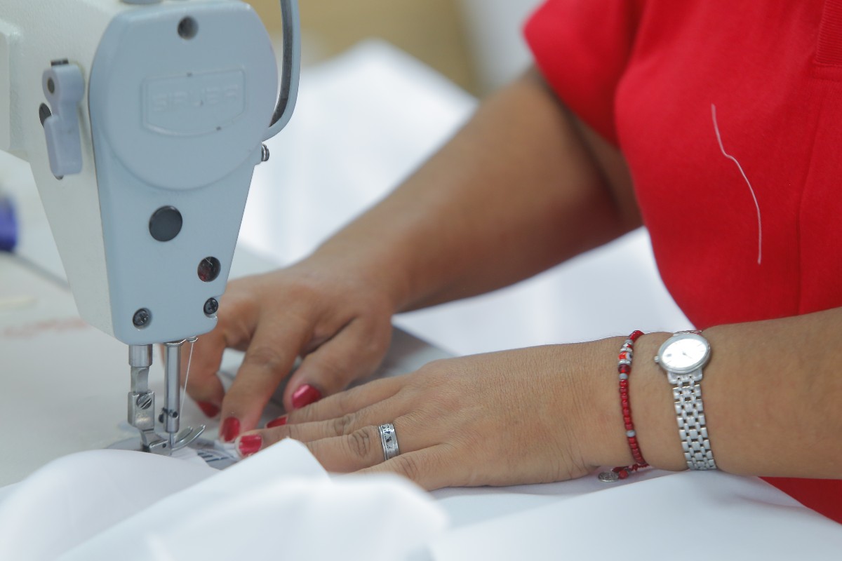 En la industria manufacturera el 36.5 % del personal son mujeres. | Archivo