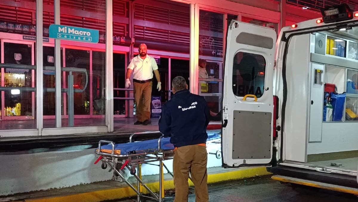 El hombre herido pidió ayuda a un guardia de Mi Macro Calzada en Guadalajara (Juan )