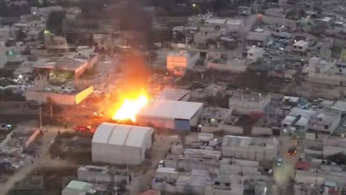 Incendio en una bodega de desechos industriales generó llamas de 20 metros en Tultitlán. Especial