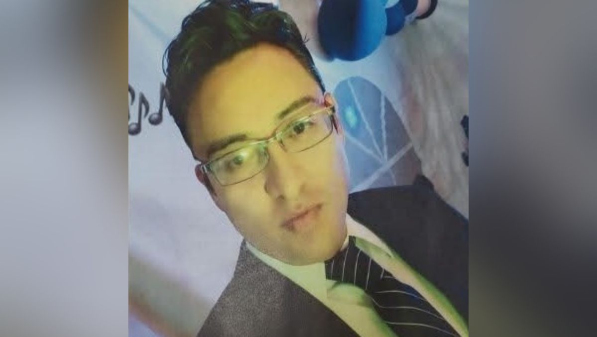 Juan Olivares trabaja como en un taxi de aplicación para mantener a su esposa e hijas. Foto: (Especial)