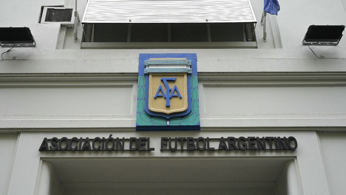 Justicia argentina allana instalaciones de AFA y de 17 clubes por posible lavado de dinero