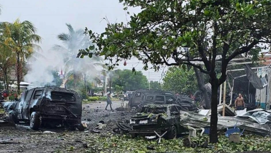 Pobladores de Coahuayana siguen con inspecciones tras explosión de coche bomba