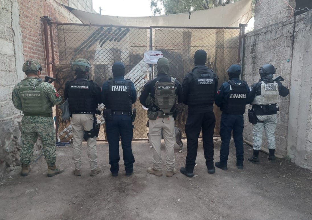 Aseguran 500 dosis de droga durante cateo en colonia de Tulancingo.