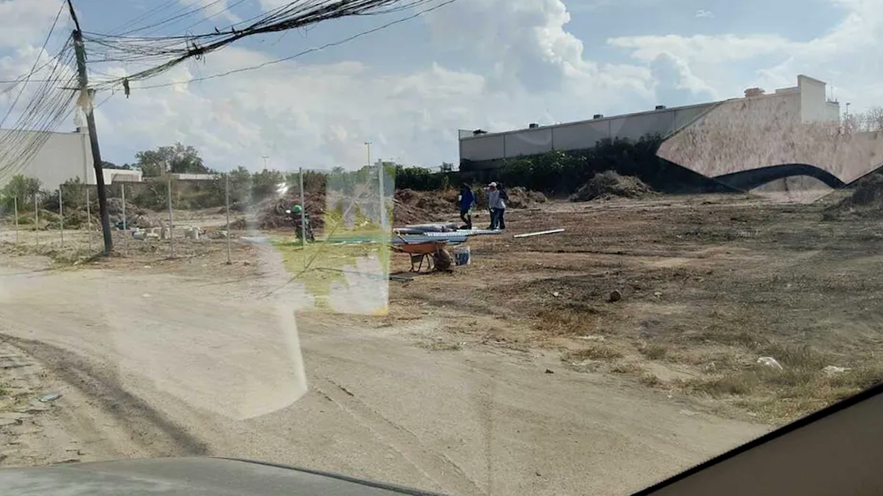 Invasión armada con maquinaria pesada en predio comercial de Tonalá, Jalisco