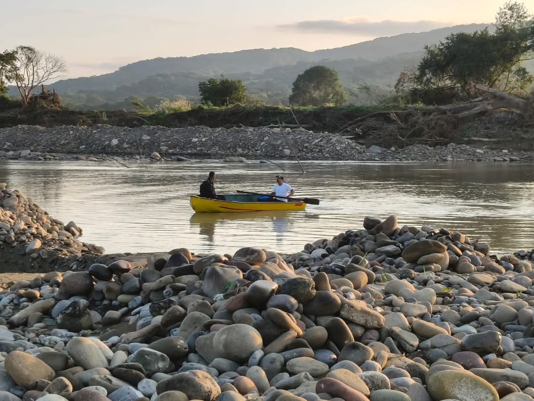 La lancha en el río Calabozo opera de 6:30 a 17:00 horas para apoyar el traslado diario de habitantes.
