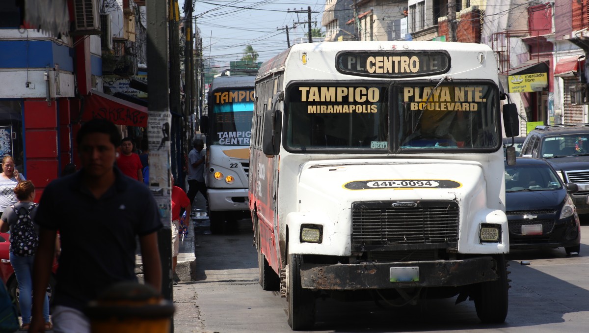 El paso del tiempo y el mal uso han acabado con las pocas unidades de transporte público del sur de Tamaulipas. (Yazmín Sánchez)